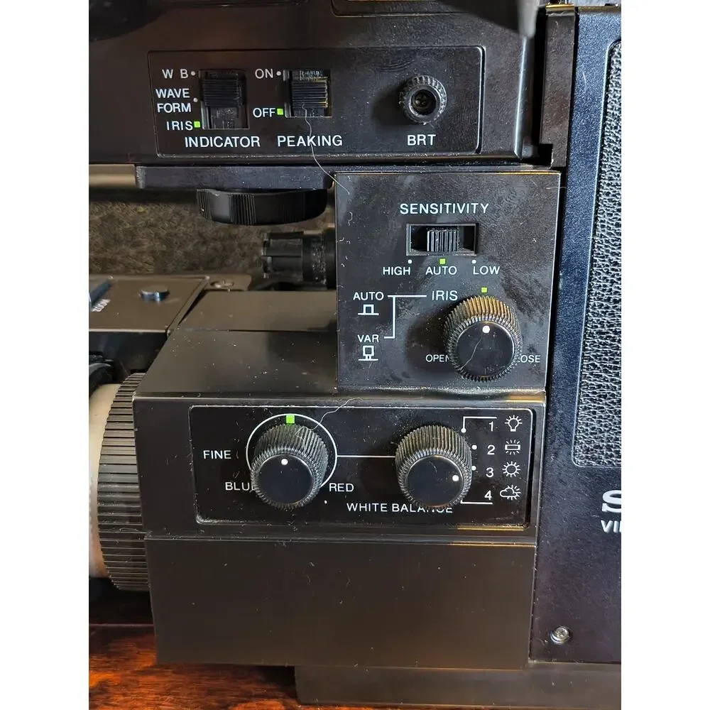 Vintage 1980 Sony HVC-2200 Trinicon Color Video Camera Bundle CMA-100 Case Works